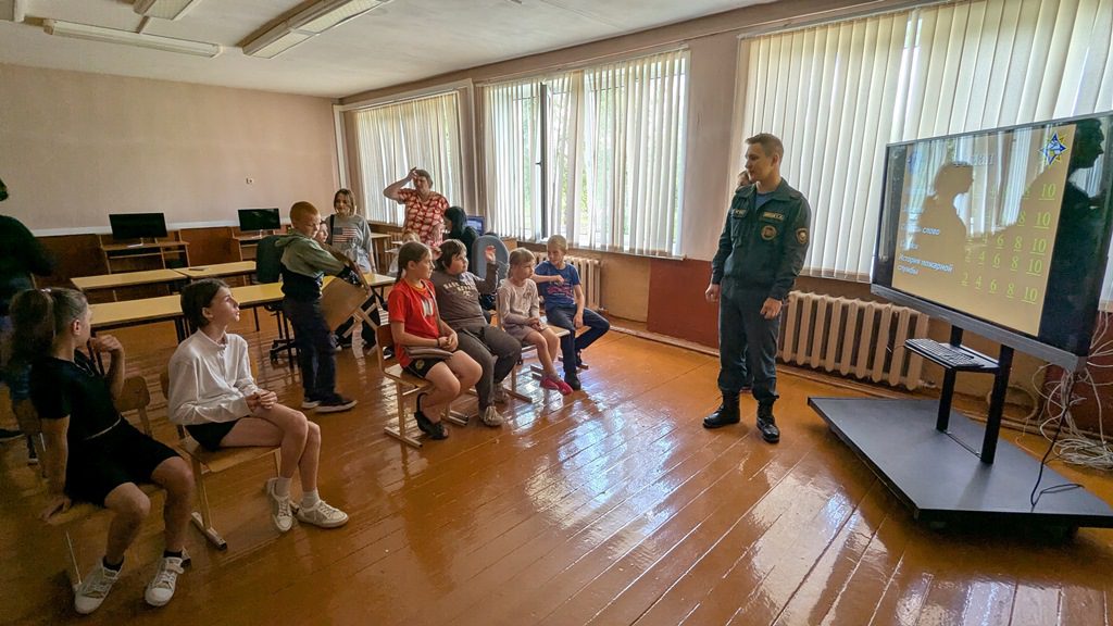 Безопасность на каникулах: как спасатели обучают детей правилам экстренной помощи